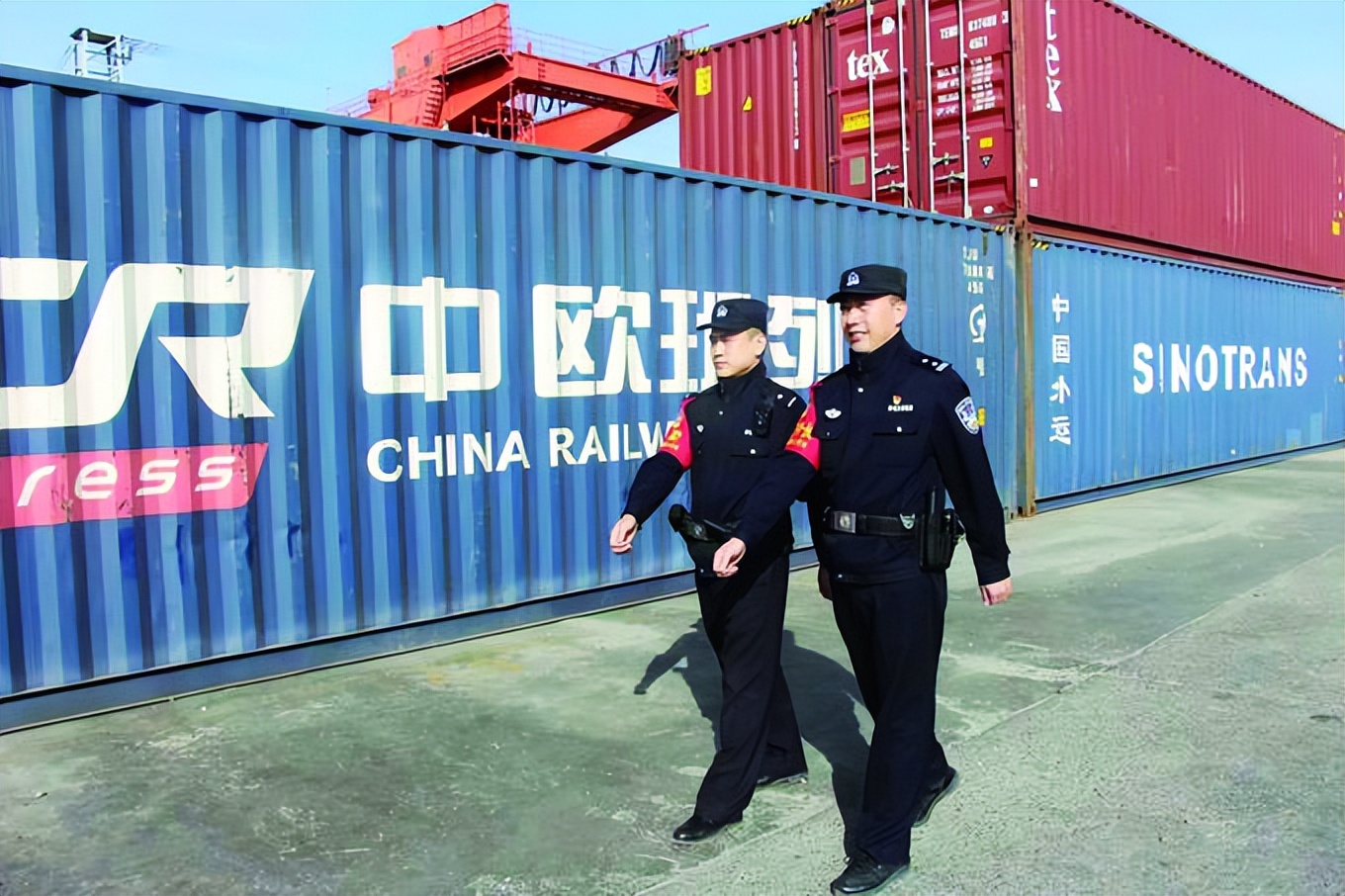 【新时代派出所风采】呼和浩特铁路公安局二连车站派出所：护航“钢铁驼队”当好“国门卫士”