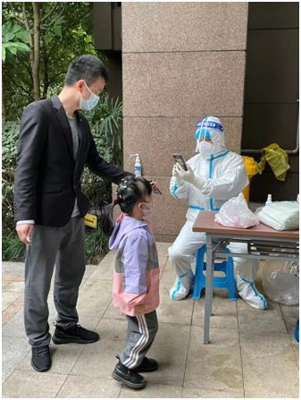 下沉“疫”线倾力服务用“志愿红”守护“健康绿”——市*访信**办*党**员干部积极助力打赢疫情歼灭战