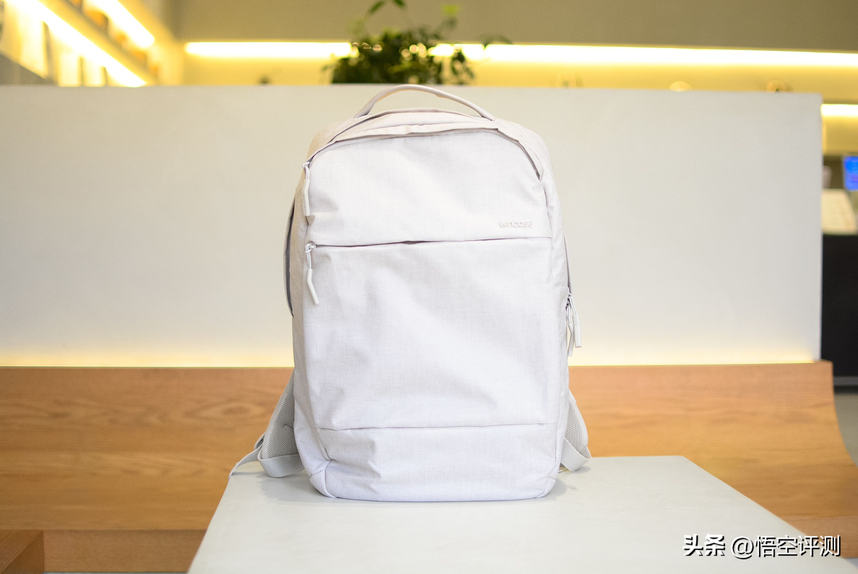 高颜值+多格收纳：进驻苹果商店，INCASECity双肩背包评测