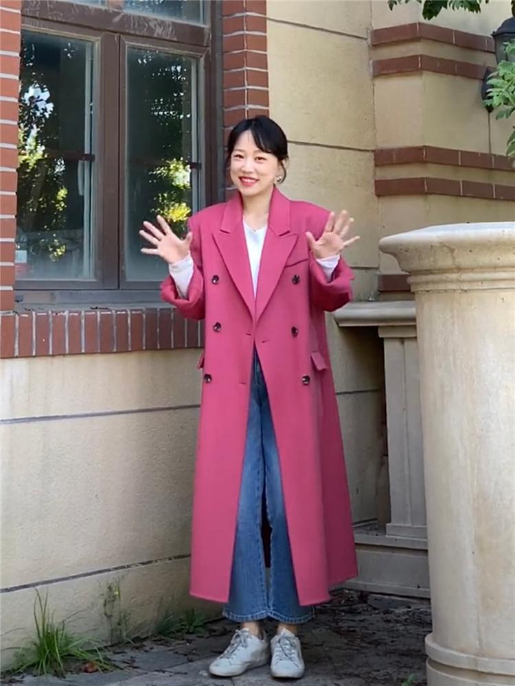 秋冬素色大衣太单调这样穿更高级,黑色大衣冬季怎么穿出时髦感