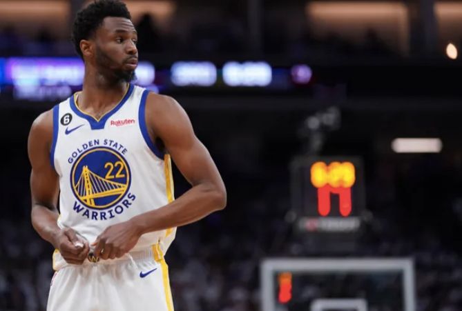 曝枸杞哥维金斯左肋骨软骨骨折疑受伤一幕曝光空中被詹皇推倒