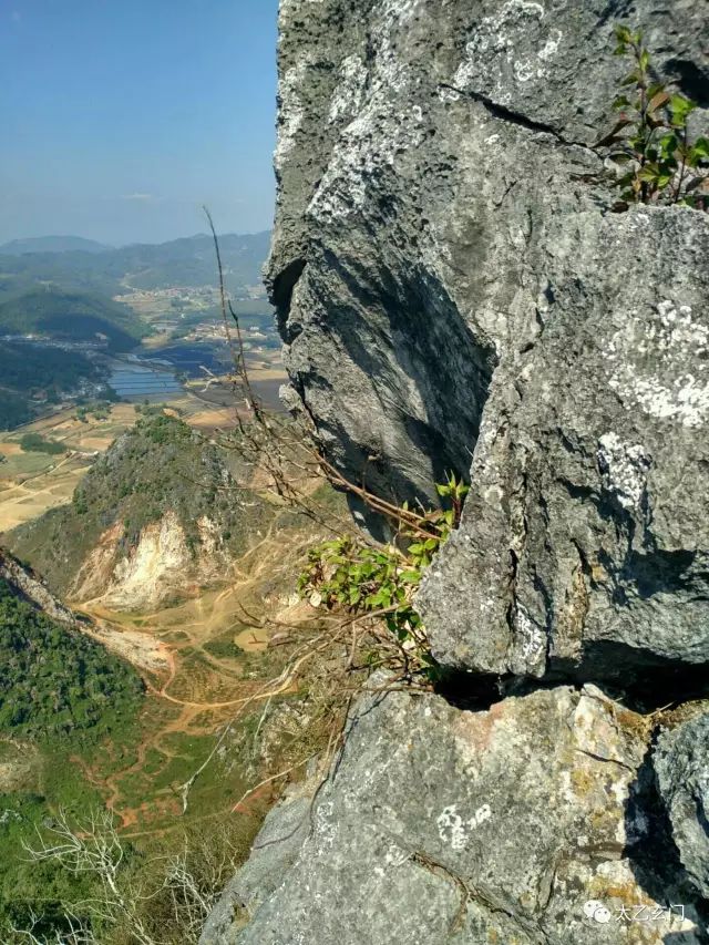 攀普洱天壁山之西门崖子：一日凌云出，群山齐失自高心