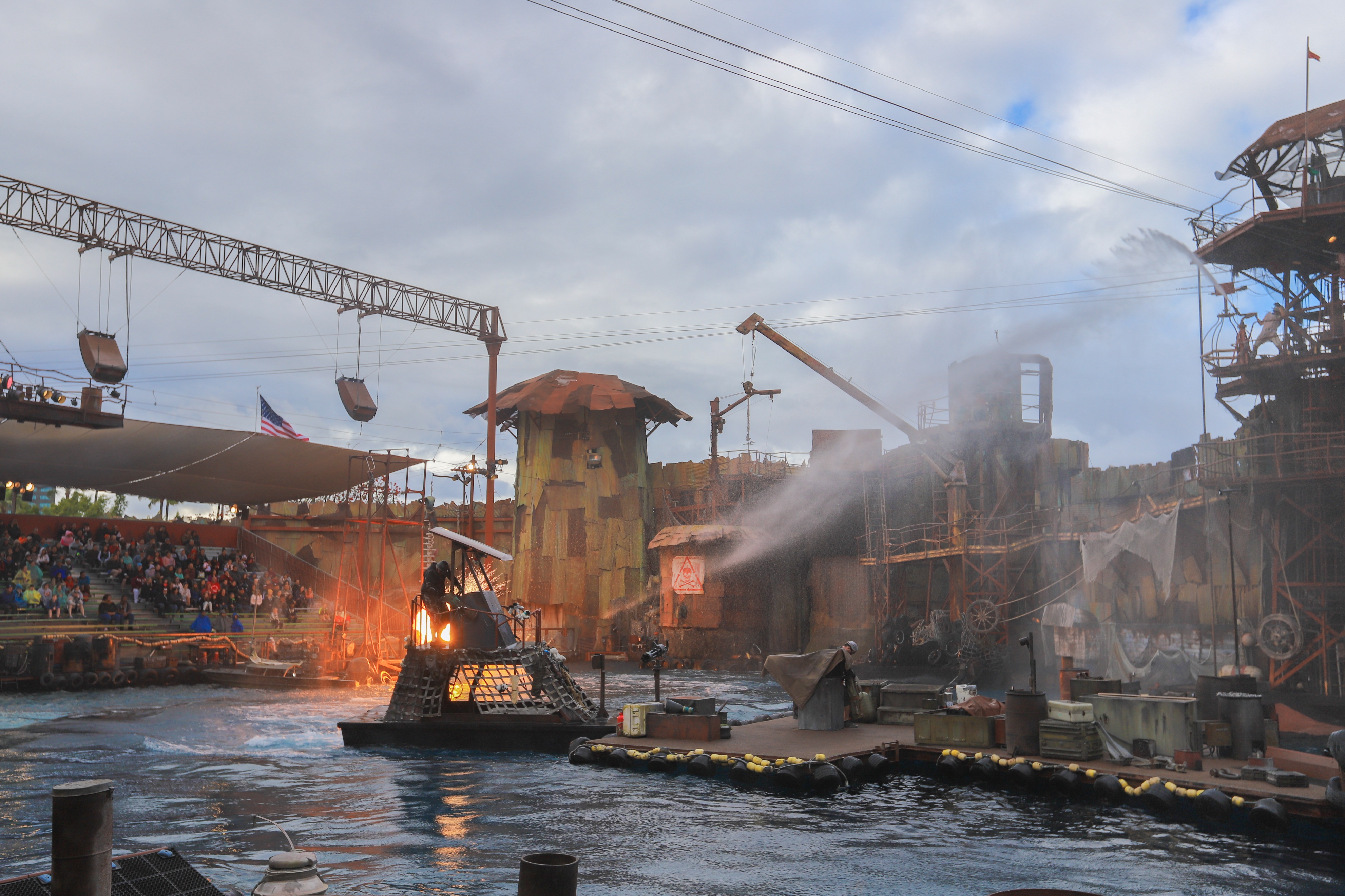 未来水世界环球影城互动,环球影城未来水世界震撼表演