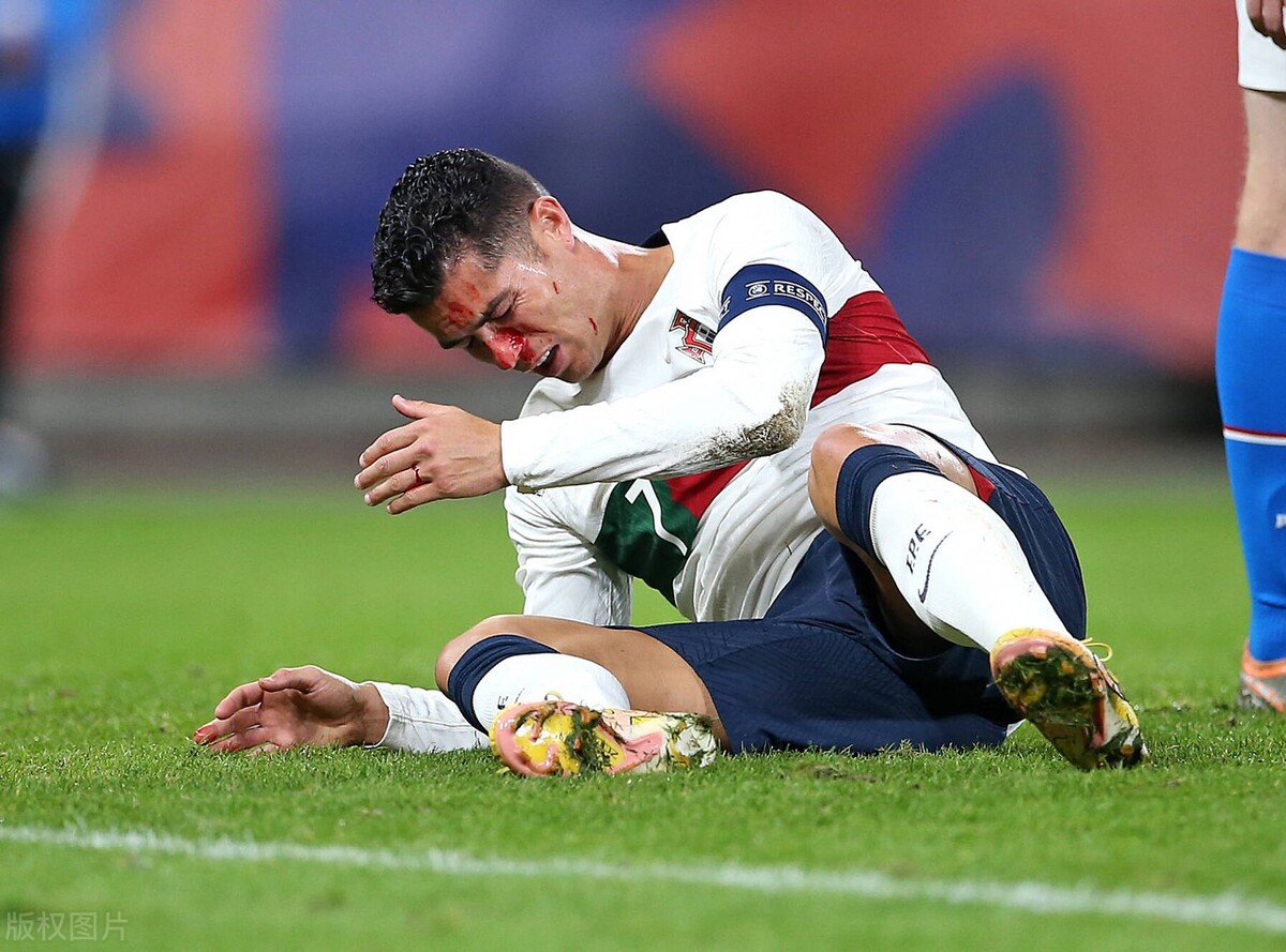 过分了!曼市德比一分钟也不让C罗上,滕哈赫:这是对他的尊重