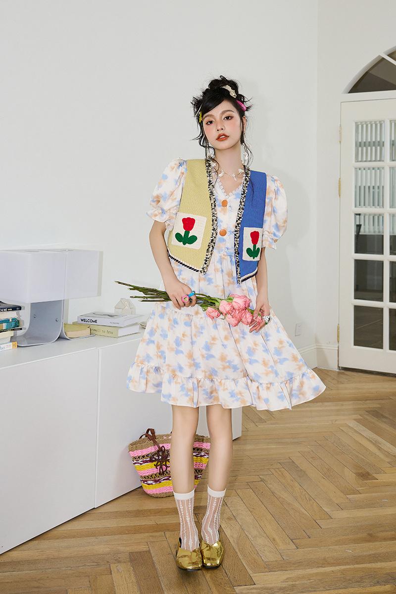 早春就要穿亮色系的,这个春天这样穿更好看时尚又减龄