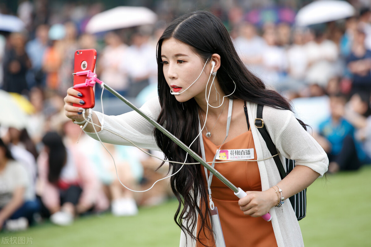 开服装店一个月能挣4000块钱吗,河北开服装店能赚钱吗