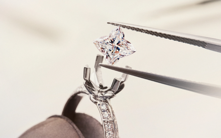 怎么修复断了钻戒,自己如何修复白金钻戒