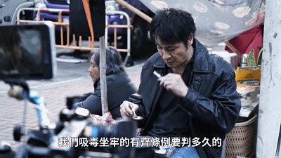 尺度太大，疯狂打码消音，还是香港电影敢