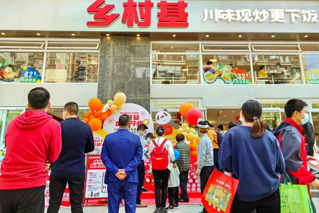 中快餐上市前夜：激烈“三国杀”