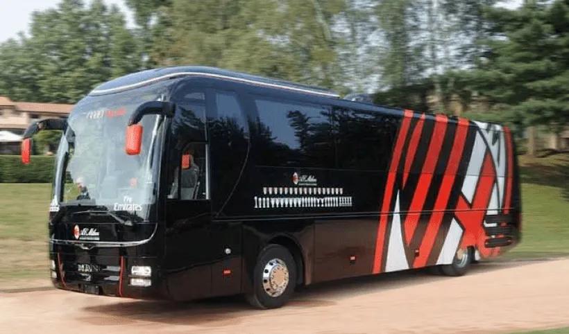 世界顶级球队的大巴车,nba球队的球队大巴