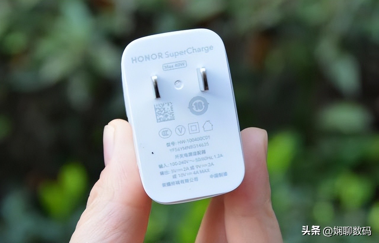 荣耀x40硬核曲面屏,新品荣耀x40测评后置三摄