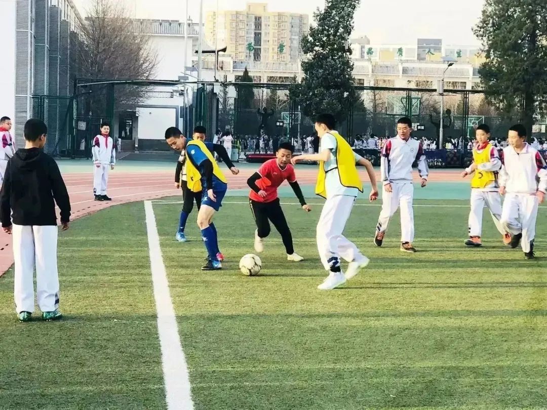 绿茵足球点亮梦想,绿茵点燃梦想