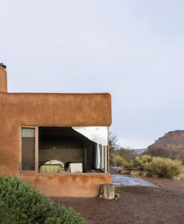 世界知名女画家独居沙漠35年！拒毕加索登门…网友：连家都是艺术