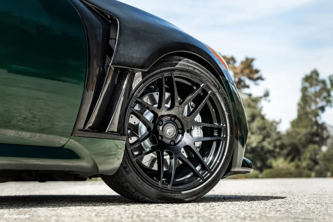 “战神”与“淑女”的重影