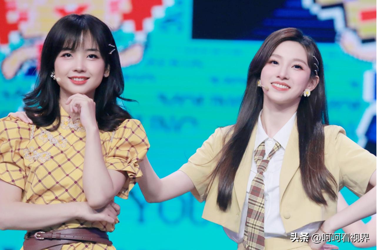 气质减龄女主持装,女主播显身材穿衣推荐