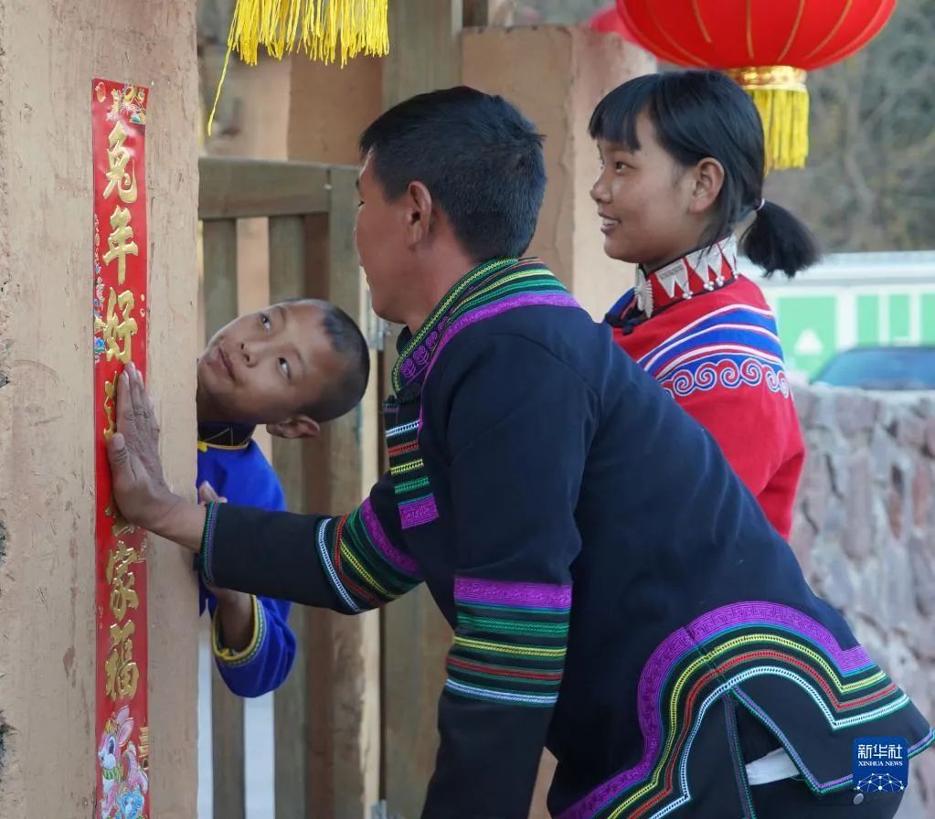 情牵人民春暖中国——习*平近**总书记春节同群众在一起