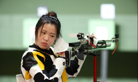 杨倩夺下奥运首金全过程,24岁奥运冠军杨倩近照