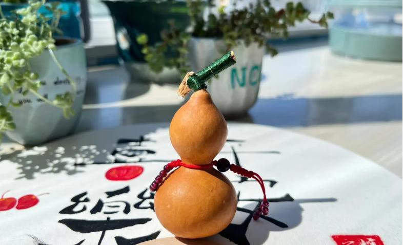 进门见3物子孙一直富,进门见三物儿孙一直富