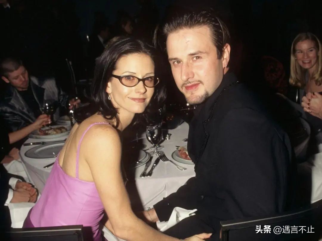 后悔整容，只恋爱不结婚，她才不是那个争强好胜的莫妮卡