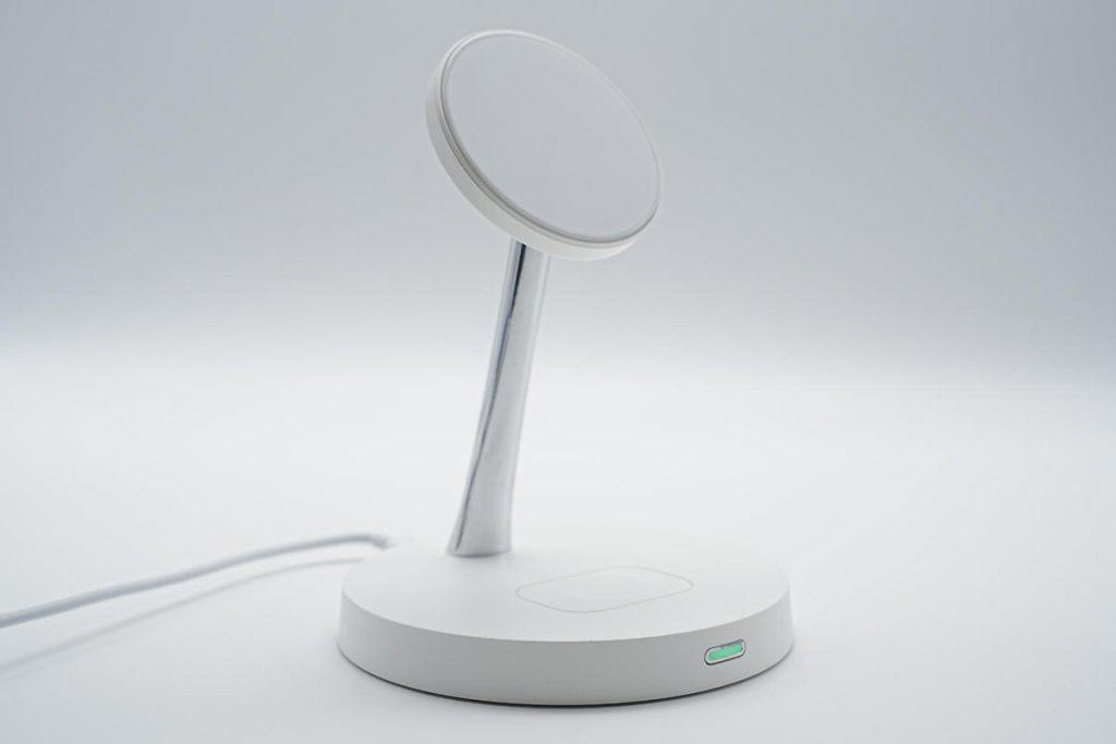 磁吸无线充电宝拆机测评,苹果原装磁吸充电器拆解