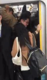 老婆和领导一起出差出车祸,老婆和老总出差摔倒