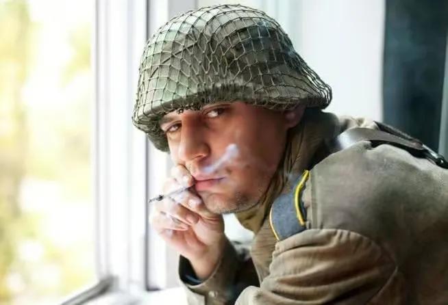 二十年前当新兵，我烟瘾犯了的后果......