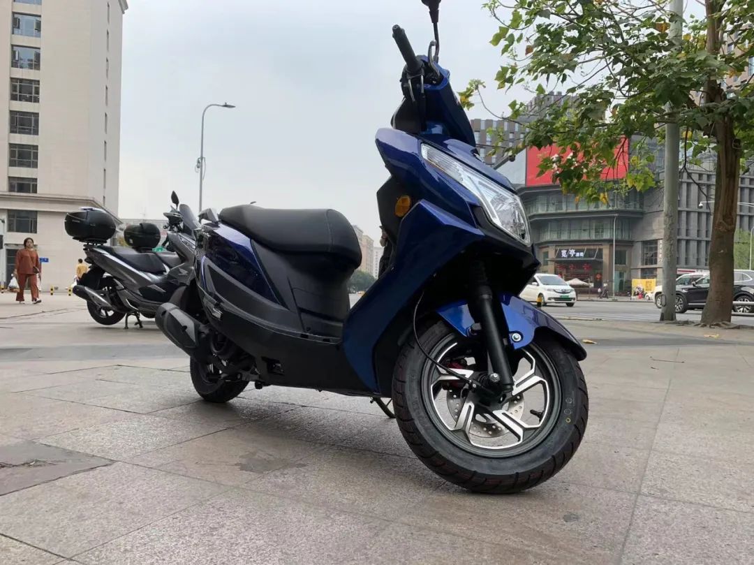 豪爵虎鲨vx125真实测评,豪爵虎鲨vx125和铃木ue125买哪个好