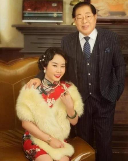 57岁富婆嫁给老公后生三胞胎,57岁富婆嫁小19岁老公生下三胞胎