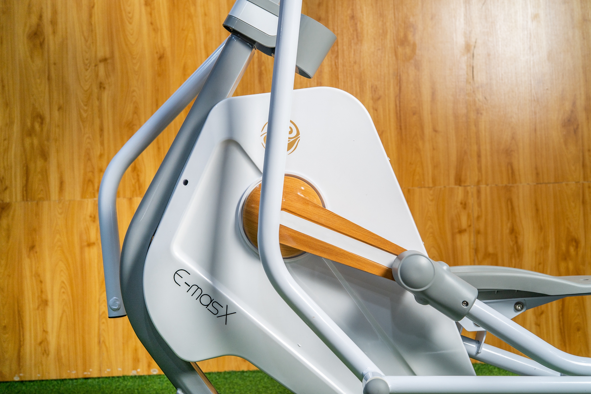 椭圆机相对跑步机的好处,椭圆机跑步机运动效果一样吗