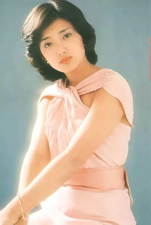 山口百惠颜值巅峰短发,樱花女神山口百惠