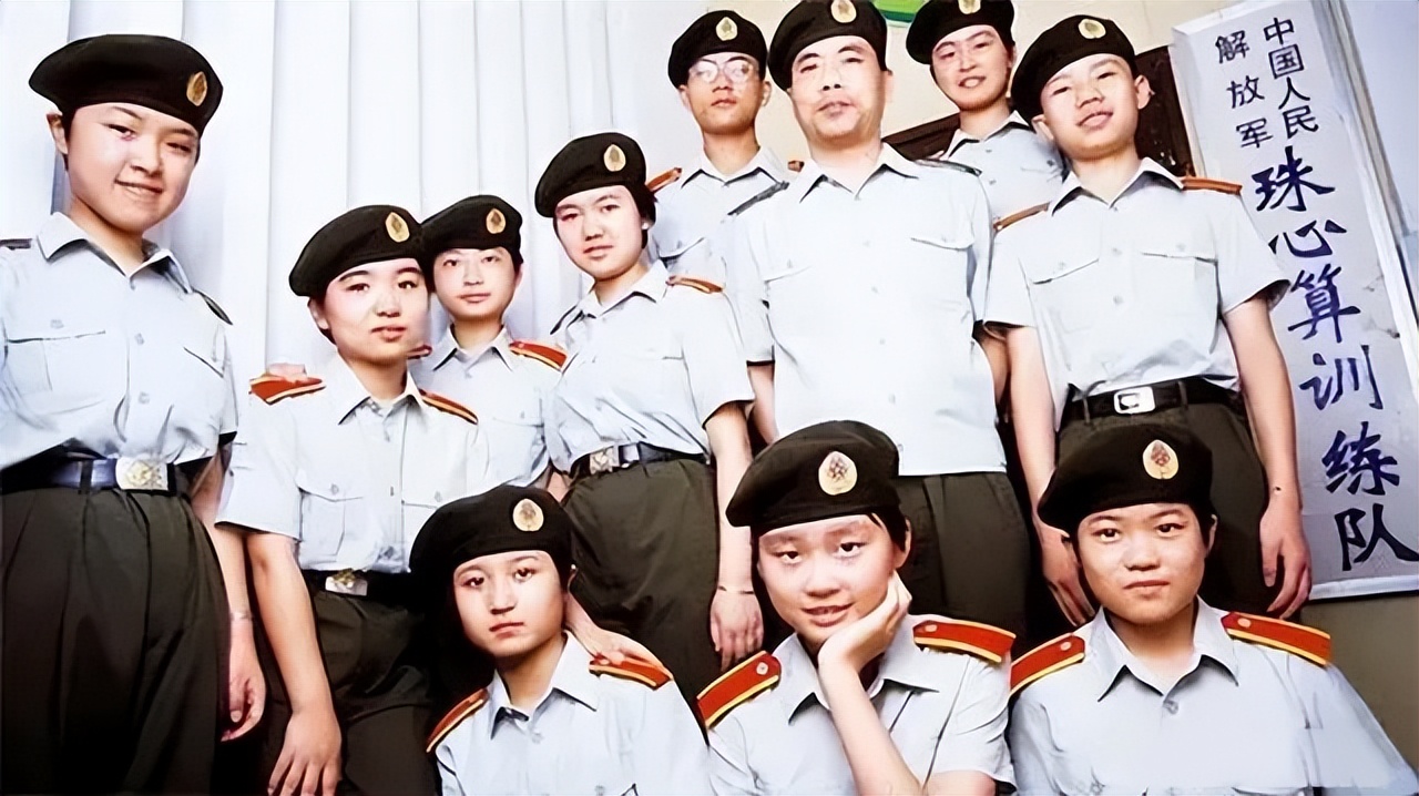 内蒙古六岁天才女孩特招入伍,内蒙6岁女孩入伍