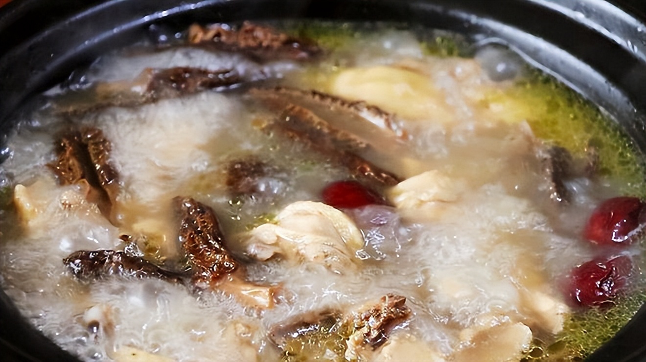如何熬制菌汤养生汤,如何煲菌汤才好喝又营养