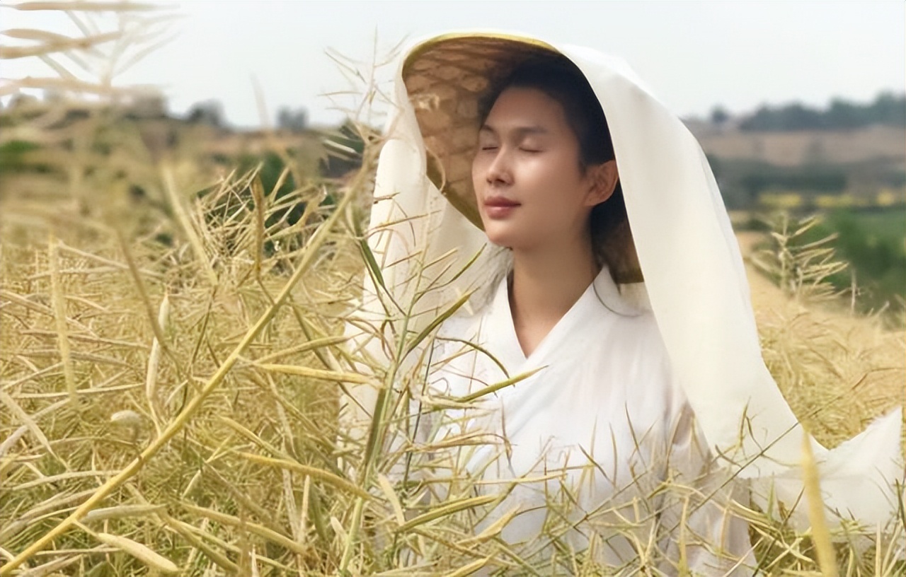 哈尔滨美女高材生：离婚后出家当道士，卖房修道观，25岁当上住持