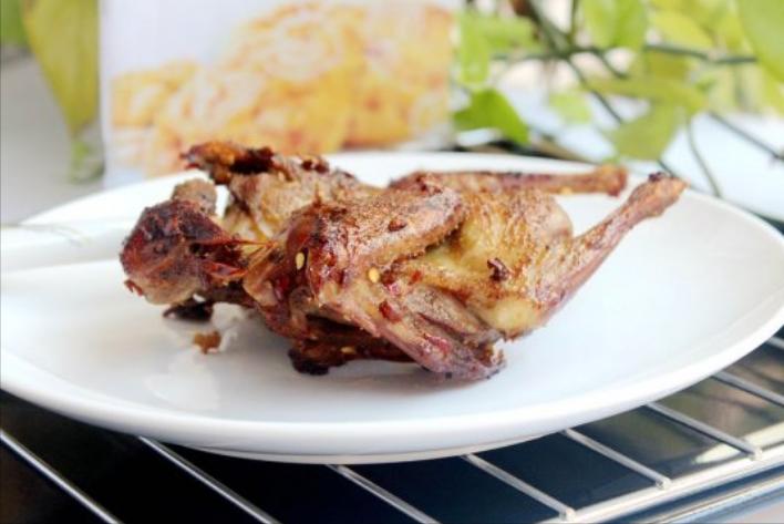 养10000只鸽子一年利润,湖北十堰一个老头靠养鸽子赚钱