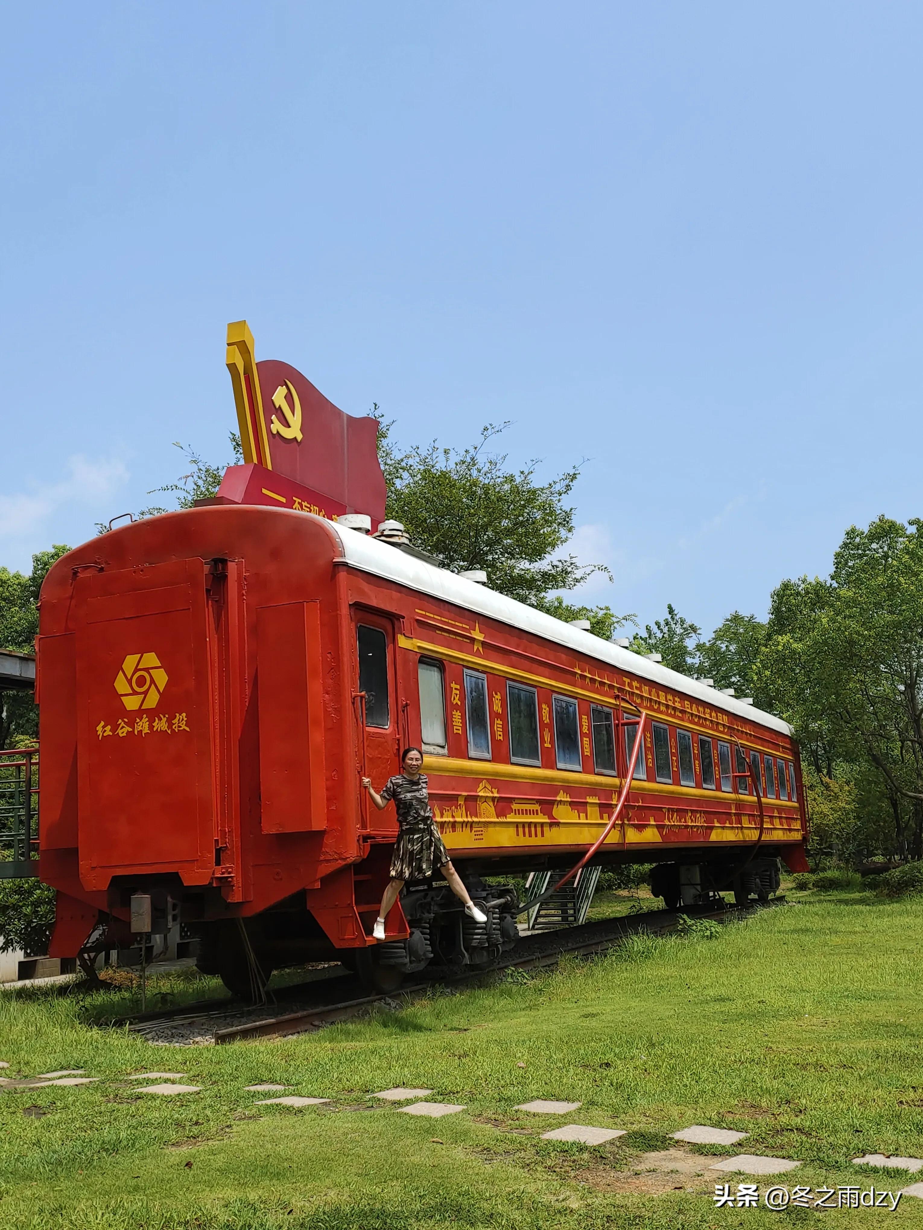南昌舰主题园凤凰洲湿地公园,凤凰洲建军广场
