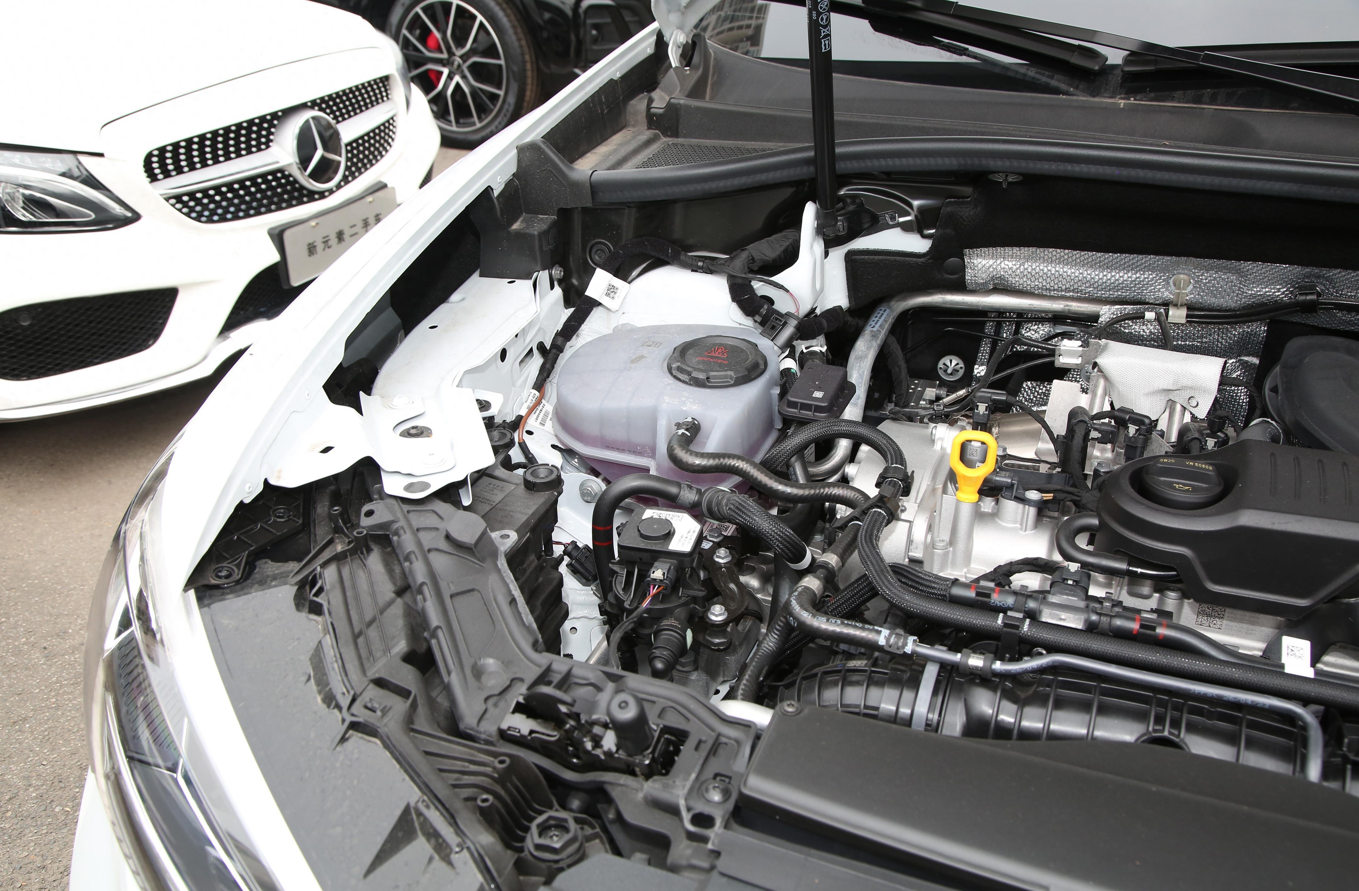 奥迪q3引擎盖锁块卡死了怎么办,奥迪Q3机盖关不严