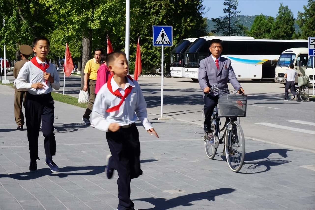 朝鲜印象，朝鲜人的衣食住行是什么样的？