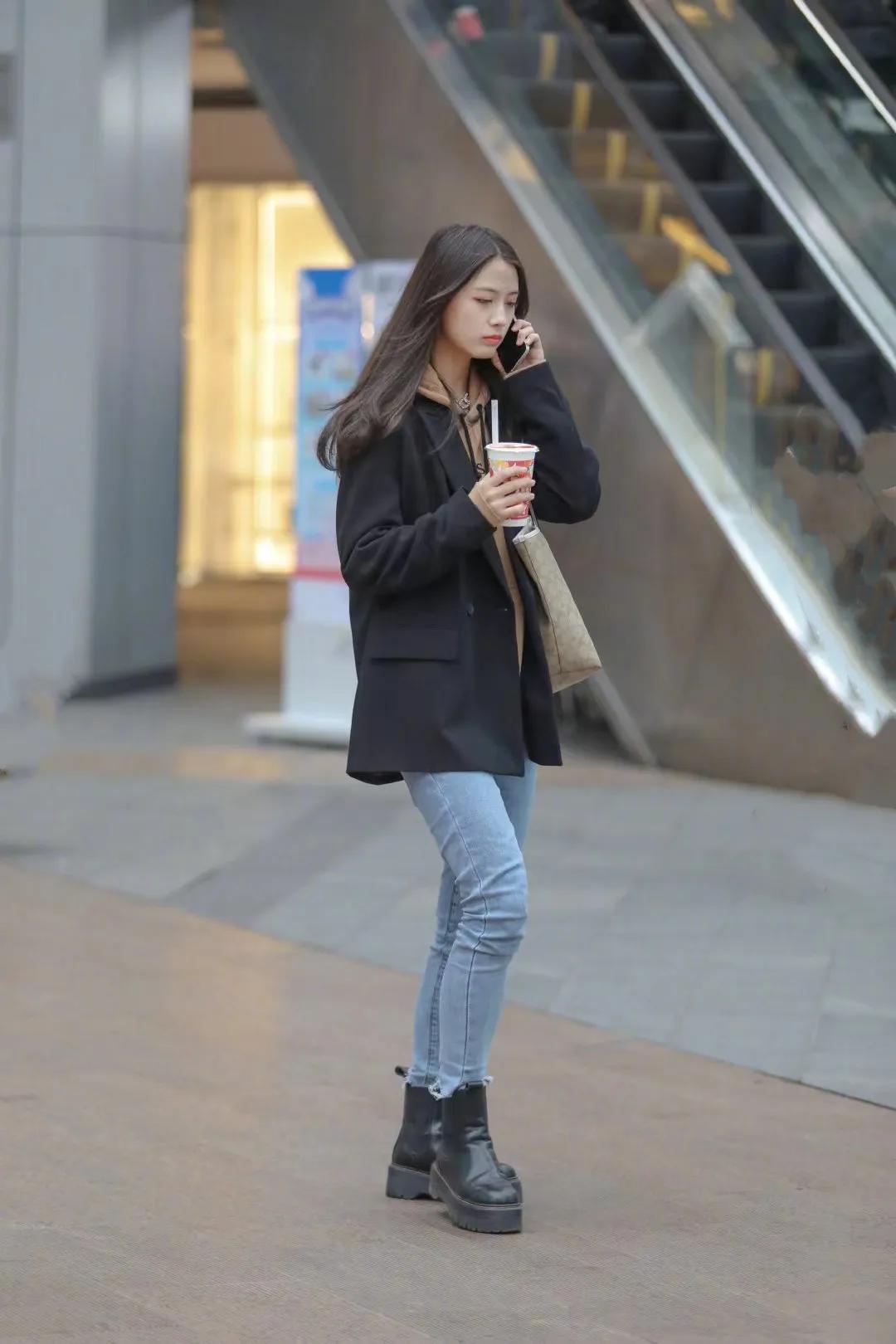 coachbeat包街拍,大号粉色coach包怎么搭配