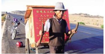 宁波小伙拉一破板车徒步35年,宁波徒步小伙