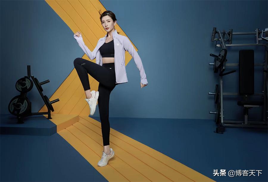 安踏女鞋海报被指有擦边嫌疑网友,安踏女鞋海报被指有擦边嫌疑评论