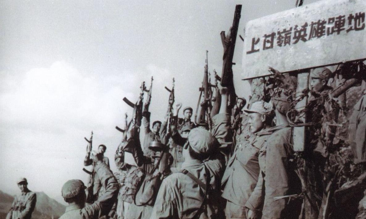 尼克松访华时看到“*倒打**美帝”标语，毛主席幽默回应，尼克松大笑