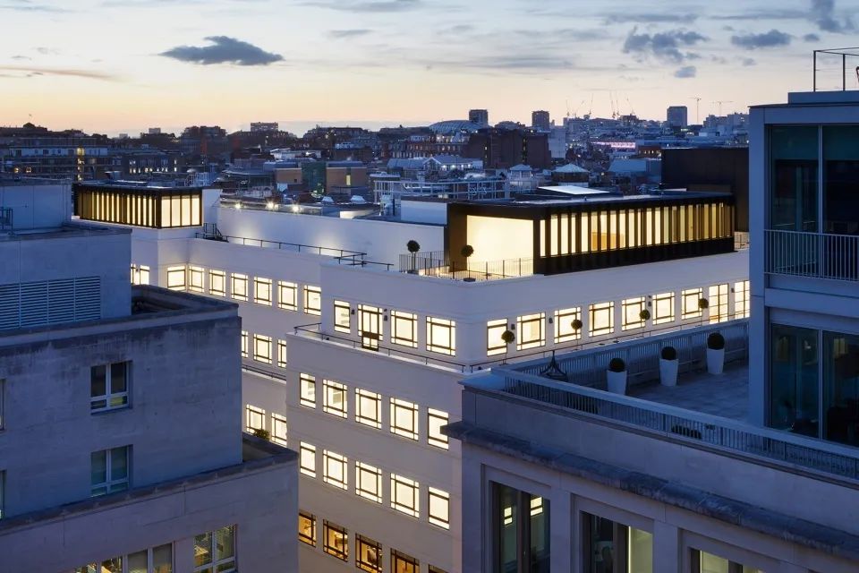 时尚办公室翻新设计风格,现代办公室翻新设计风格