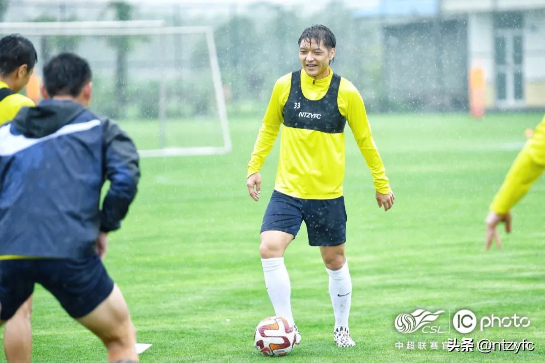 璧涘満涓婄殑鎴戜滑闇告皵鍗佽冻,璧涘墠鑷俊婊℃弧