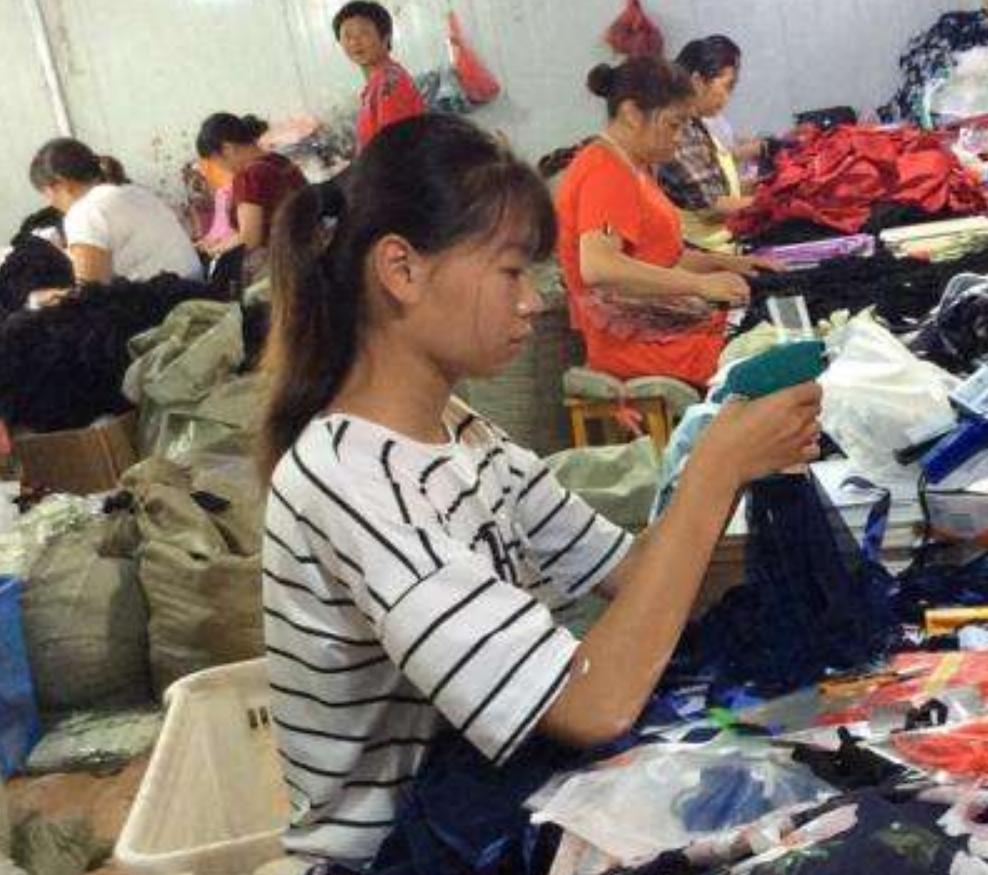 90后卖内衣一个月回本20万,90后小伙做衣服生意