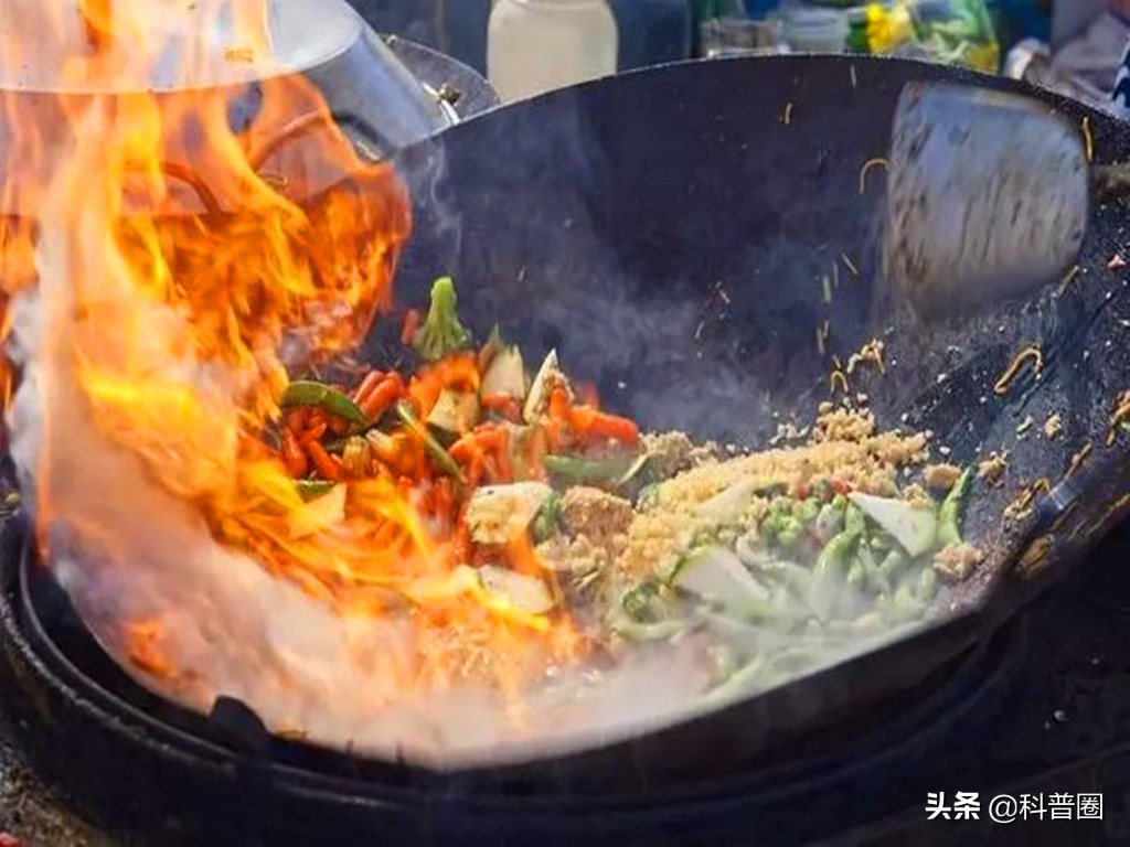 央视曝光废油桶铁锅,家用铁锅竟成夺命锅