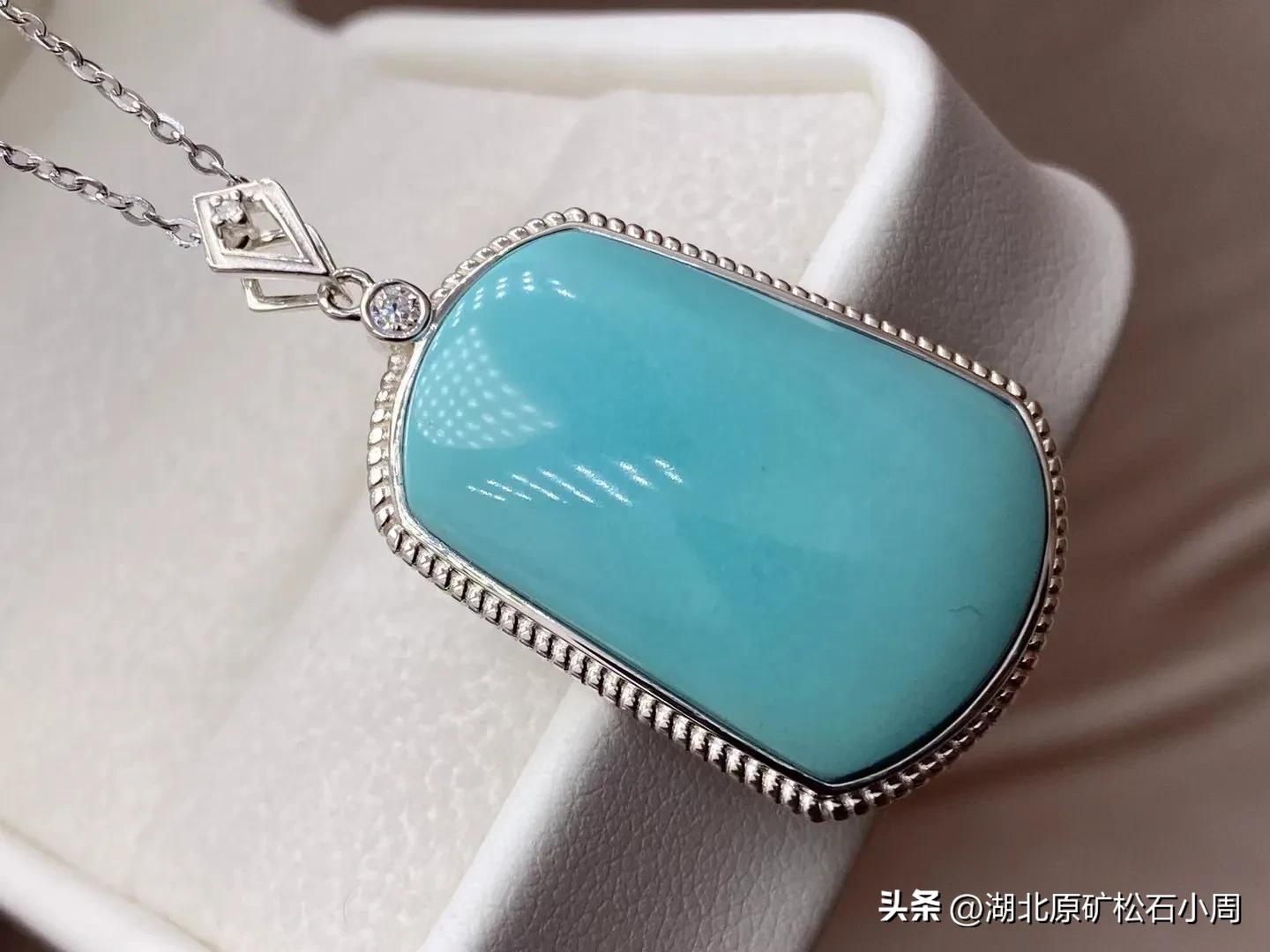 绿松石吊坠搭配,绿松石吊坠原矿