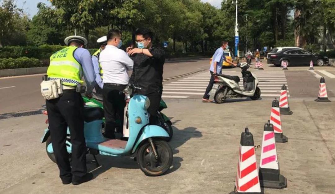 持c1驾照骑电瓶车会被扣分吗,持c1驾驶证骑摩托违章怎么处理