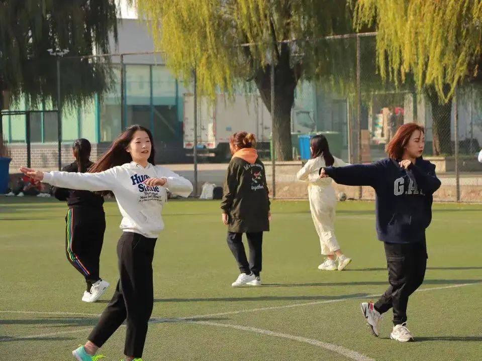 辽财足球场,辽财操场