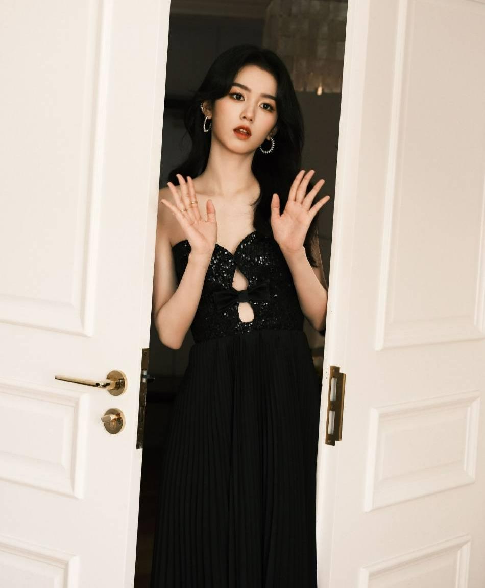 刘嘉玲黑色镂空连衣裙,黑色镂空连衣裙高端大气上档次