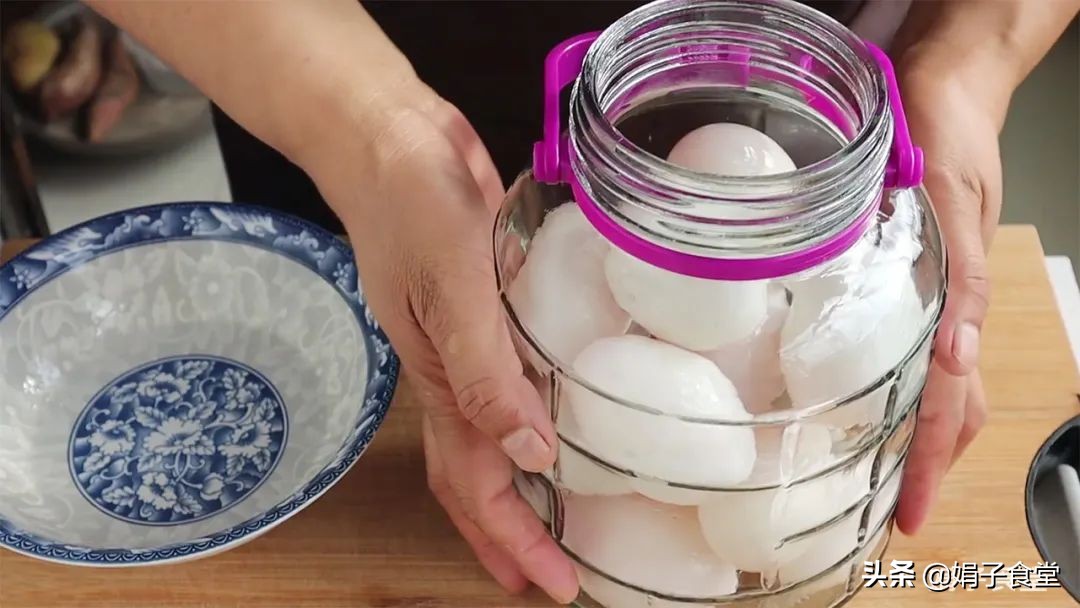 腌制咸鸭蛋最简单正确的做法,把咸鸭蛋腌制成流油咸鸭蛋的方法